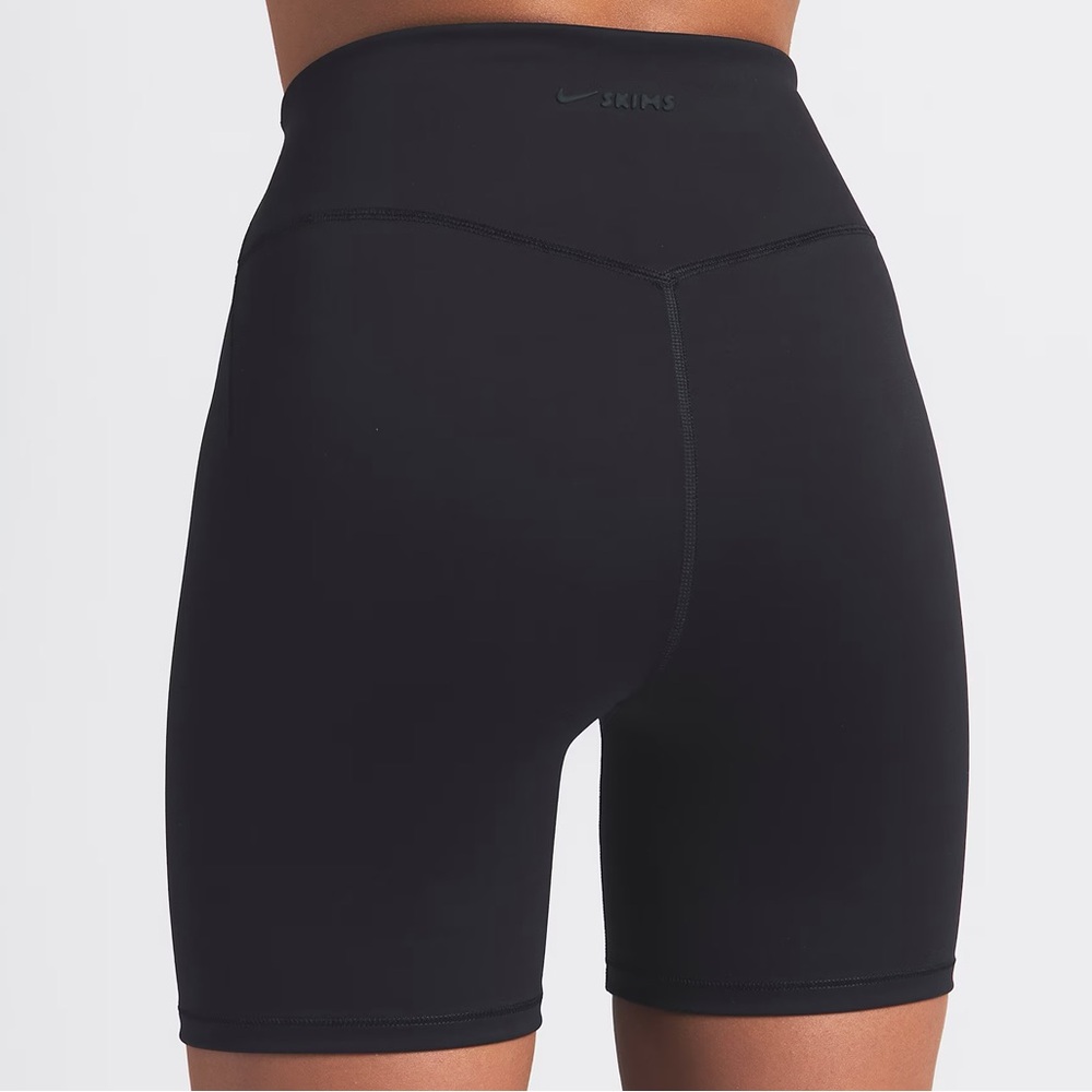 NikeSKIMS Matte Biker Shorts - Picture 6 of 8